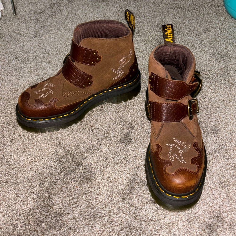 DEVON GOTHIC AMERICANA LEATHER PLATFORM BOOTS